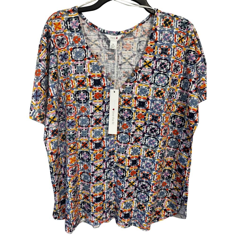 INTRO Women’s Geographic Mosaic tile print V-neck blouse with buttons @ neck